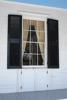 plantation shutter
